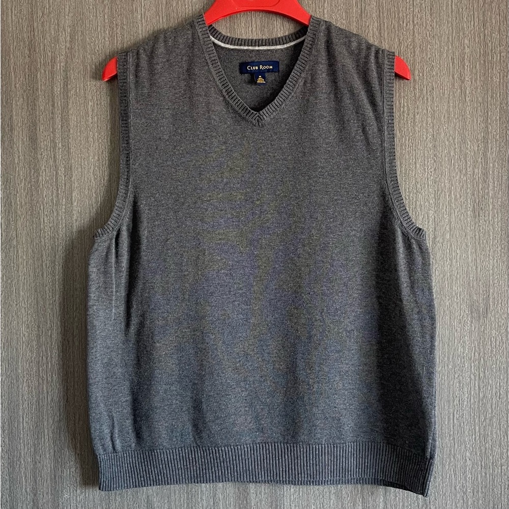 Club Room Sweater Vest - V-Neck & Grey - Size Medium